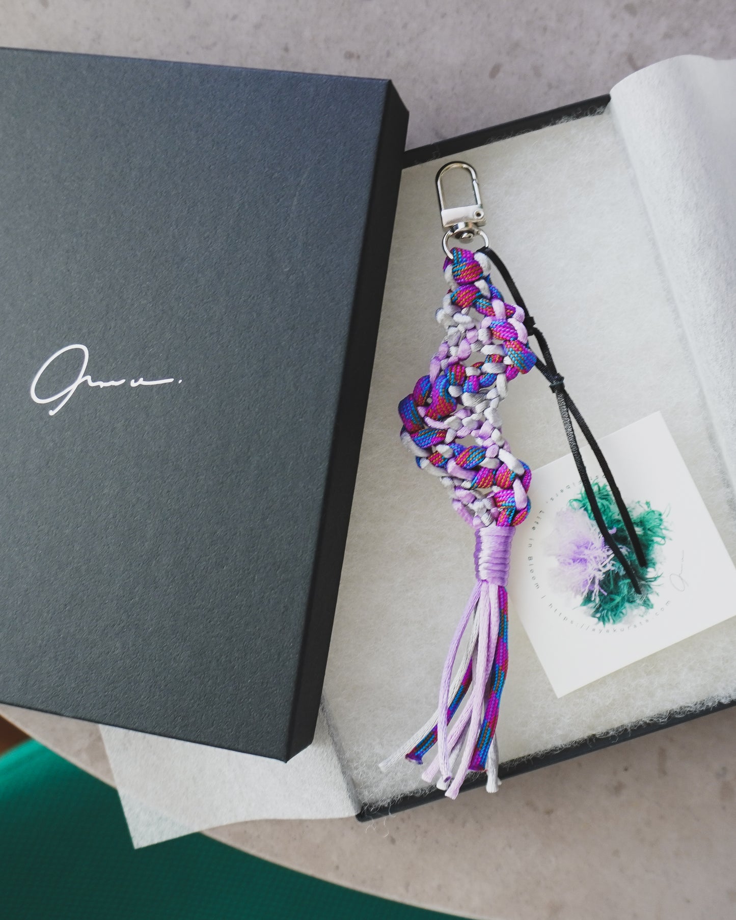 Remnant Knot Charm “Wavy” 紐端材のチャーム