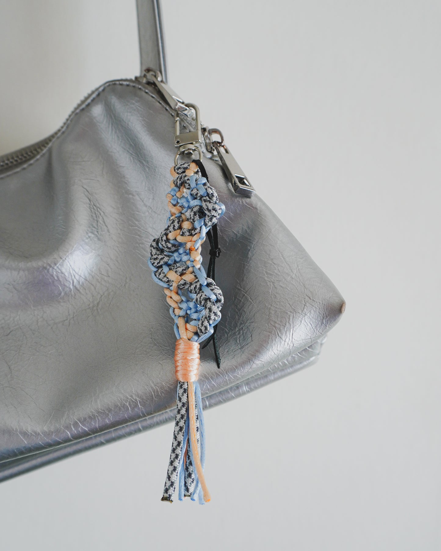 Remnant Knot Charm “Wavy” pale blue×pale orange 紐端材のチャーム